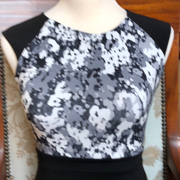 ✨HP✨ NWT Susana Monaco Printed, Cut-Out Top, XS - Picture 3 of 8